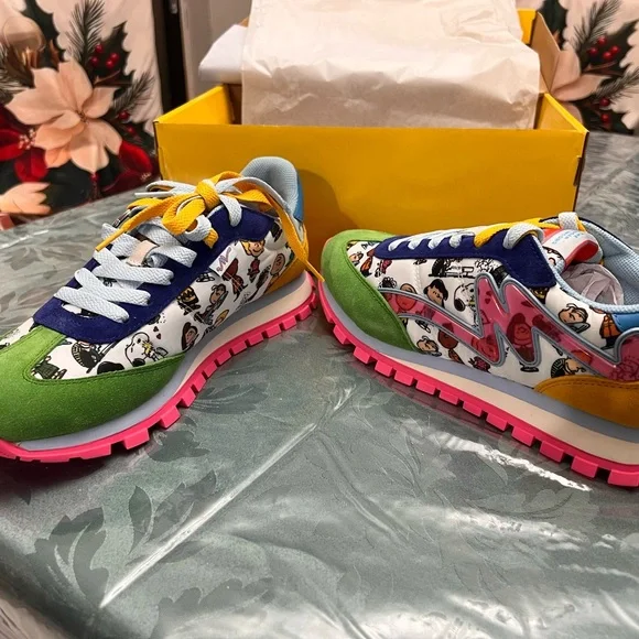 Marc Jacobs Peanuts Jogger Box in Black and Yellow - Picture 5 of 11